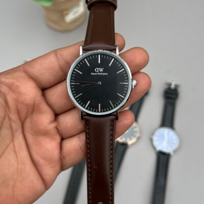 D W Watch