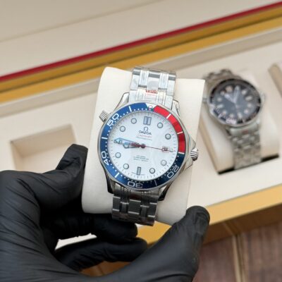 Omeg a Seamaster