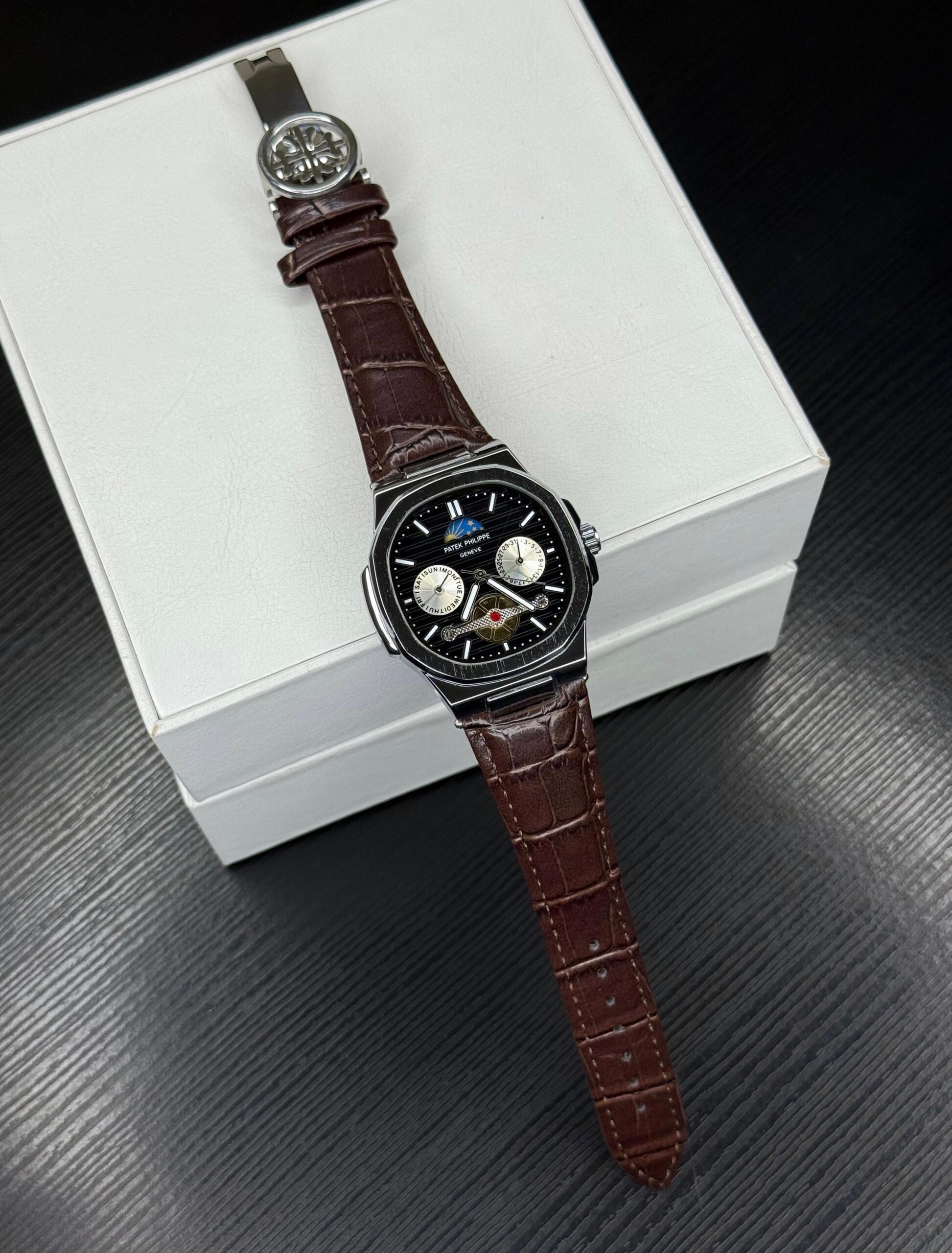 Patek Philipp_e Nautilus Chronograph - Image 2