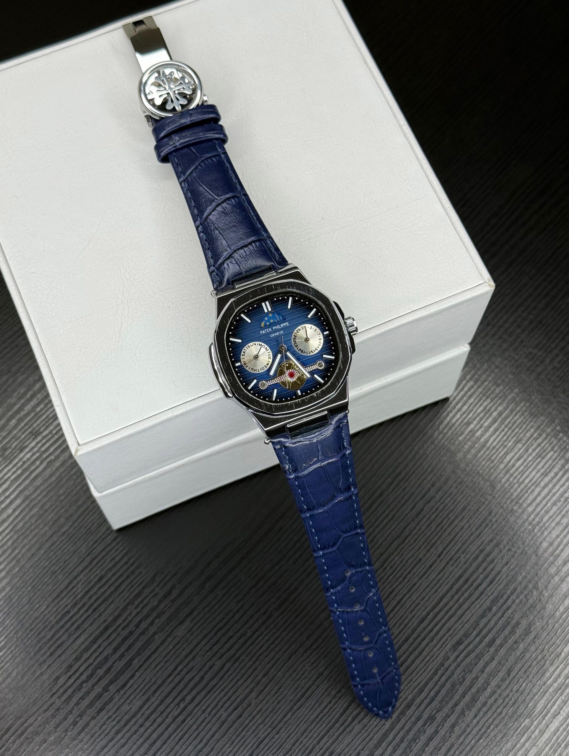 Patek Philipp_e Nautilus Chronograph - Image 2
