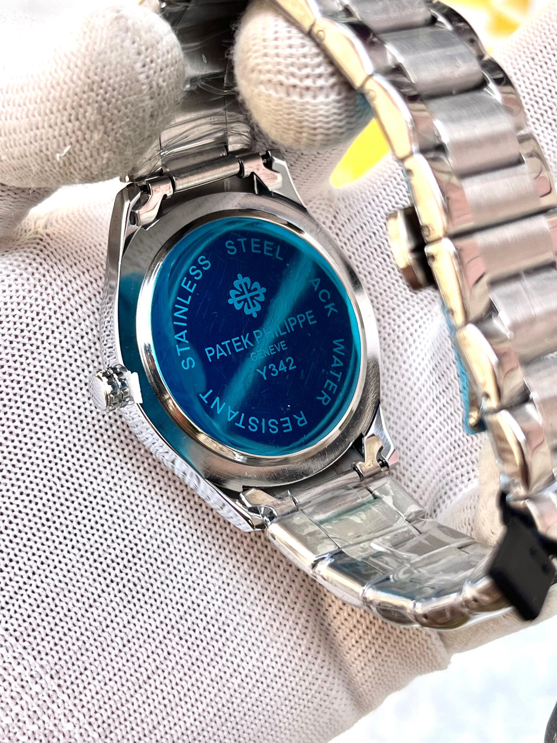 Patek Philipp_e Sekeleton Quartz - Image 4